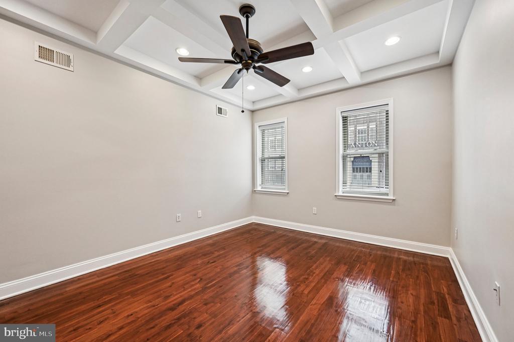 820 S HIGHLAND AVENUE