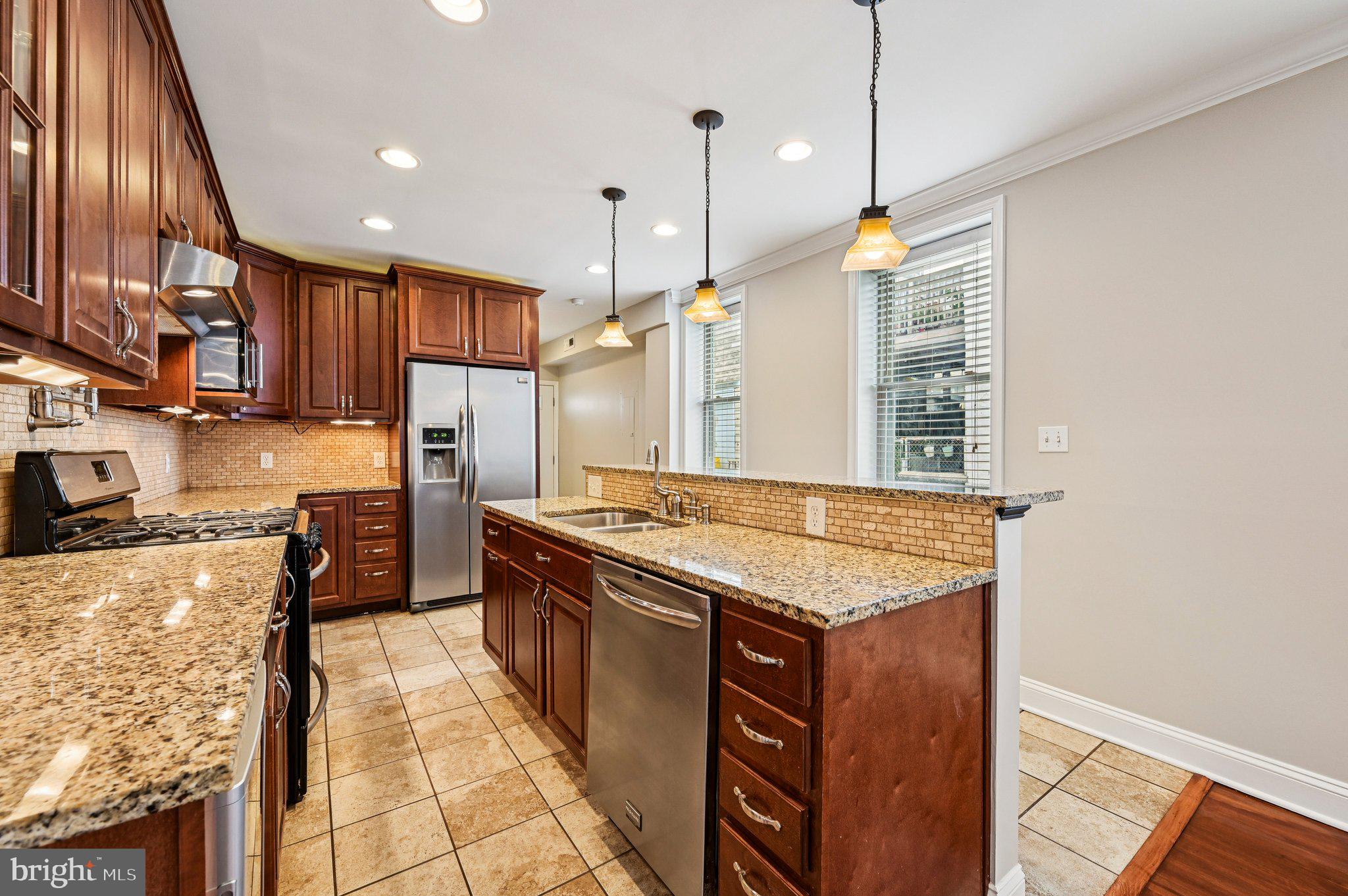 820 S HIGHLAND AVENUE