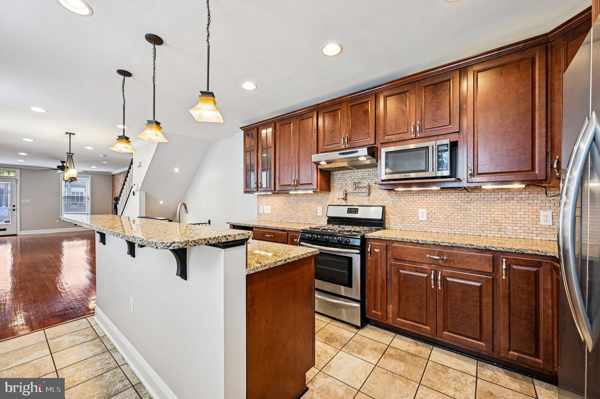 820 S HIGHLAND AVENUE