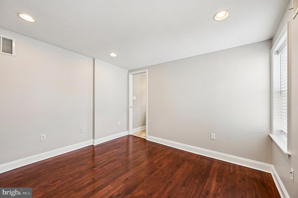 820 S HIGHLAND AVENUE