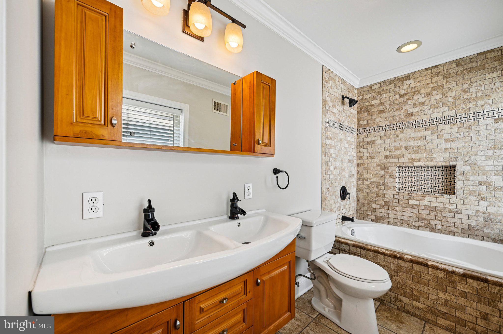 820 S HIGHLAND AVENUE