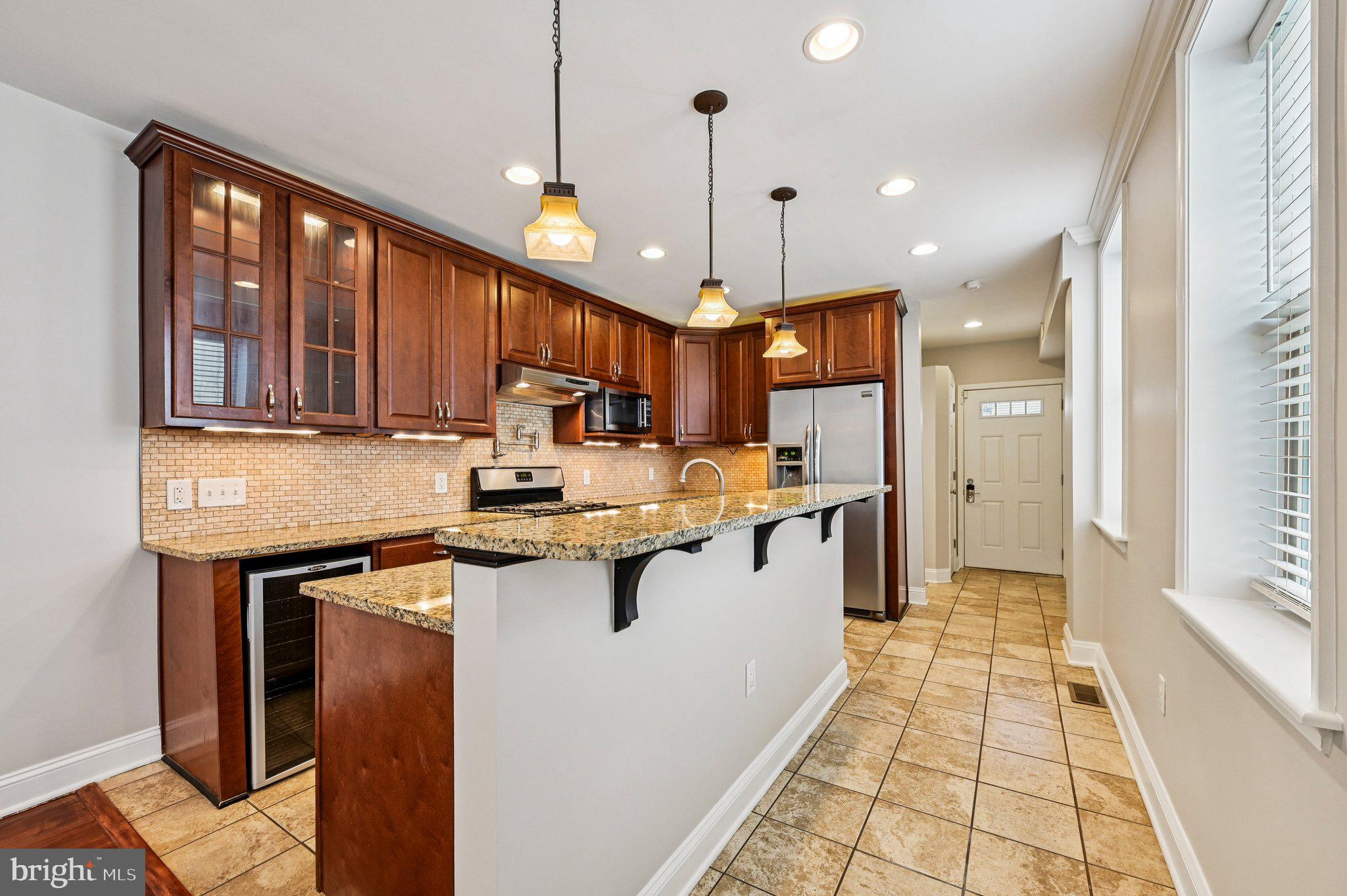 820 S HIGHLAND AVENUE