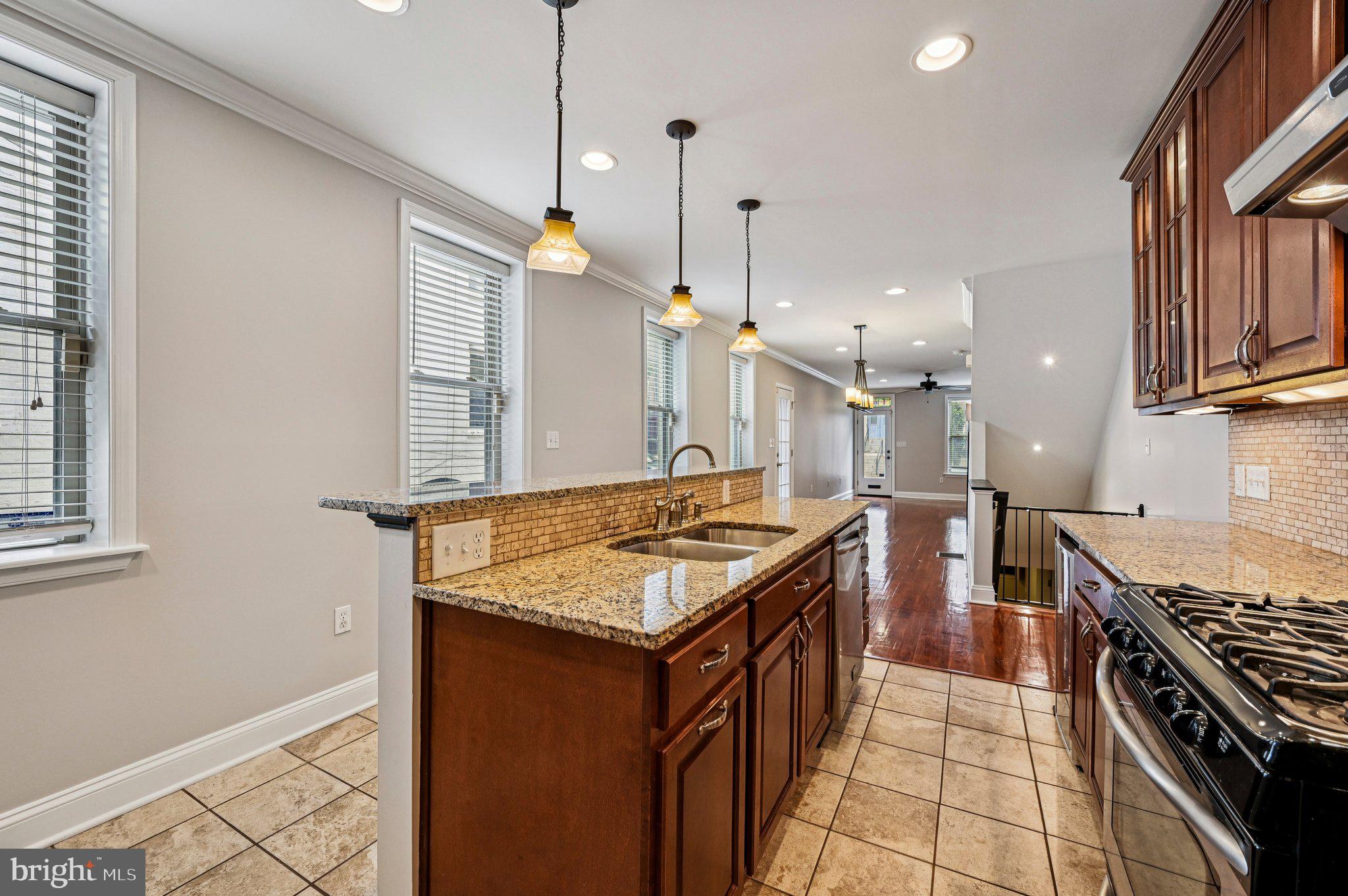 820 S HIGHLAND AVENUE