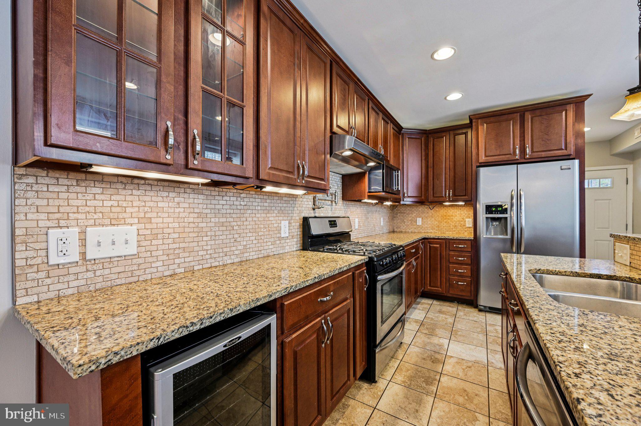 820 S HIGHLAND AVENUE