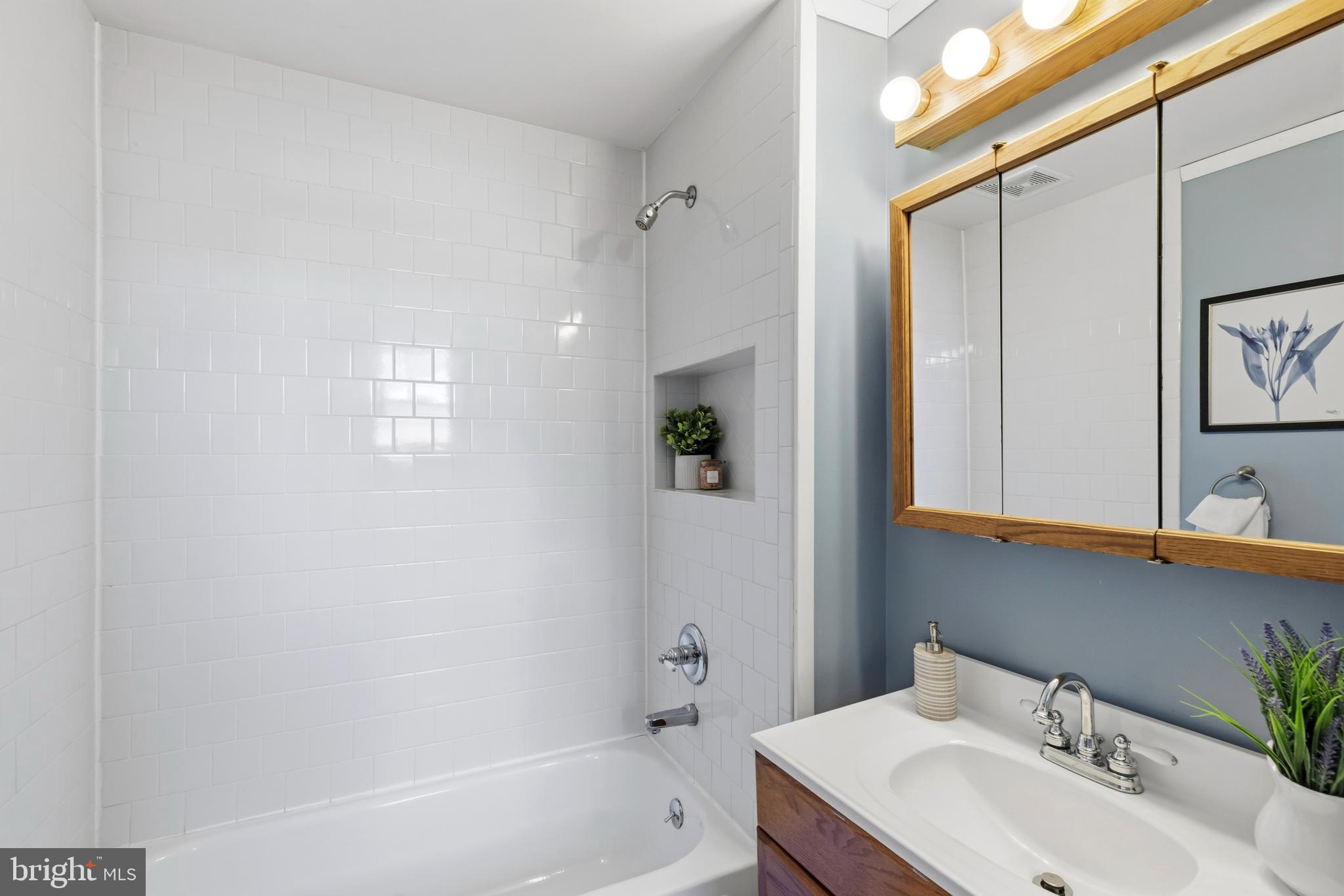 700 S ELLWOOD AVENUE