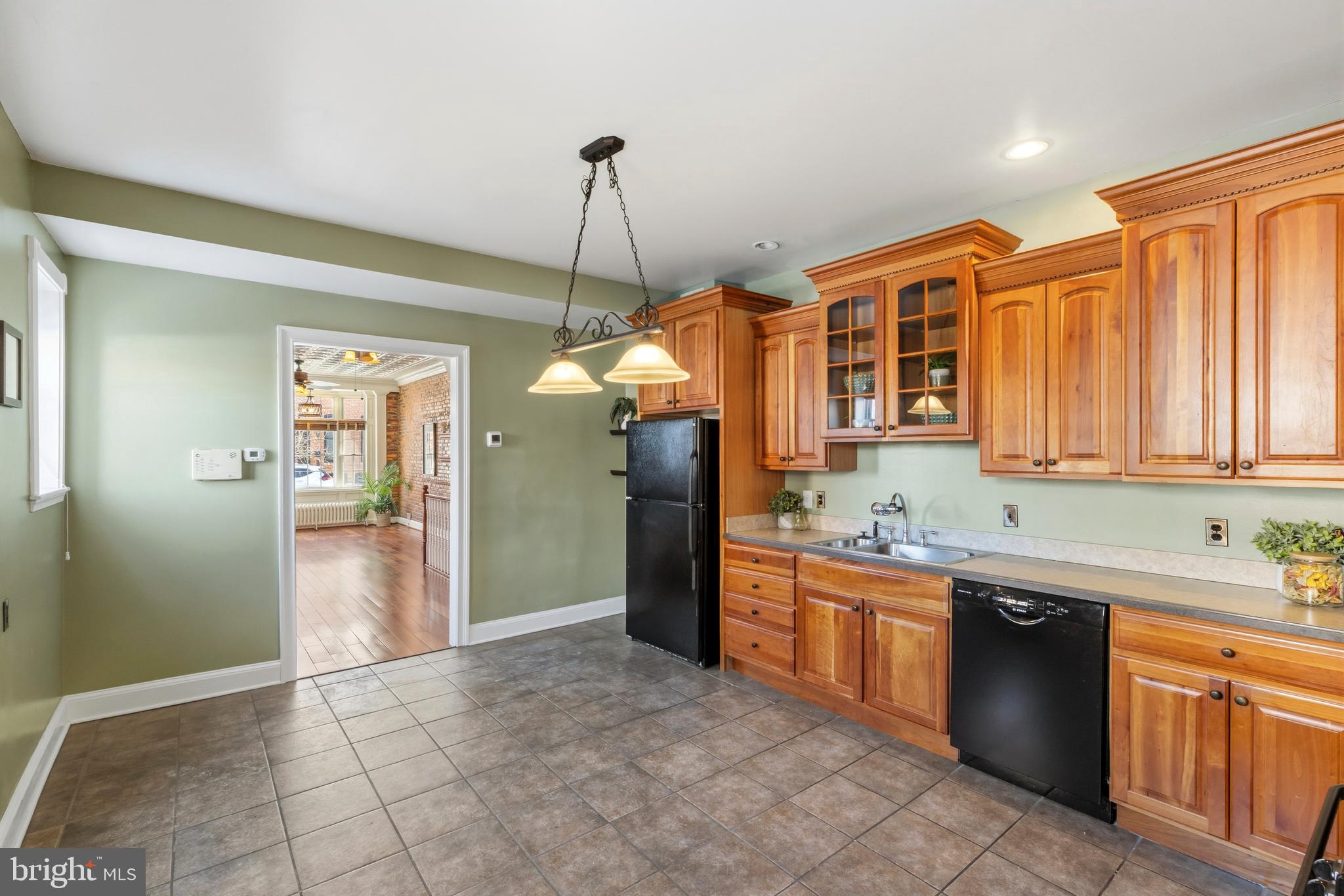 700 S ELLWOOD AVENUE