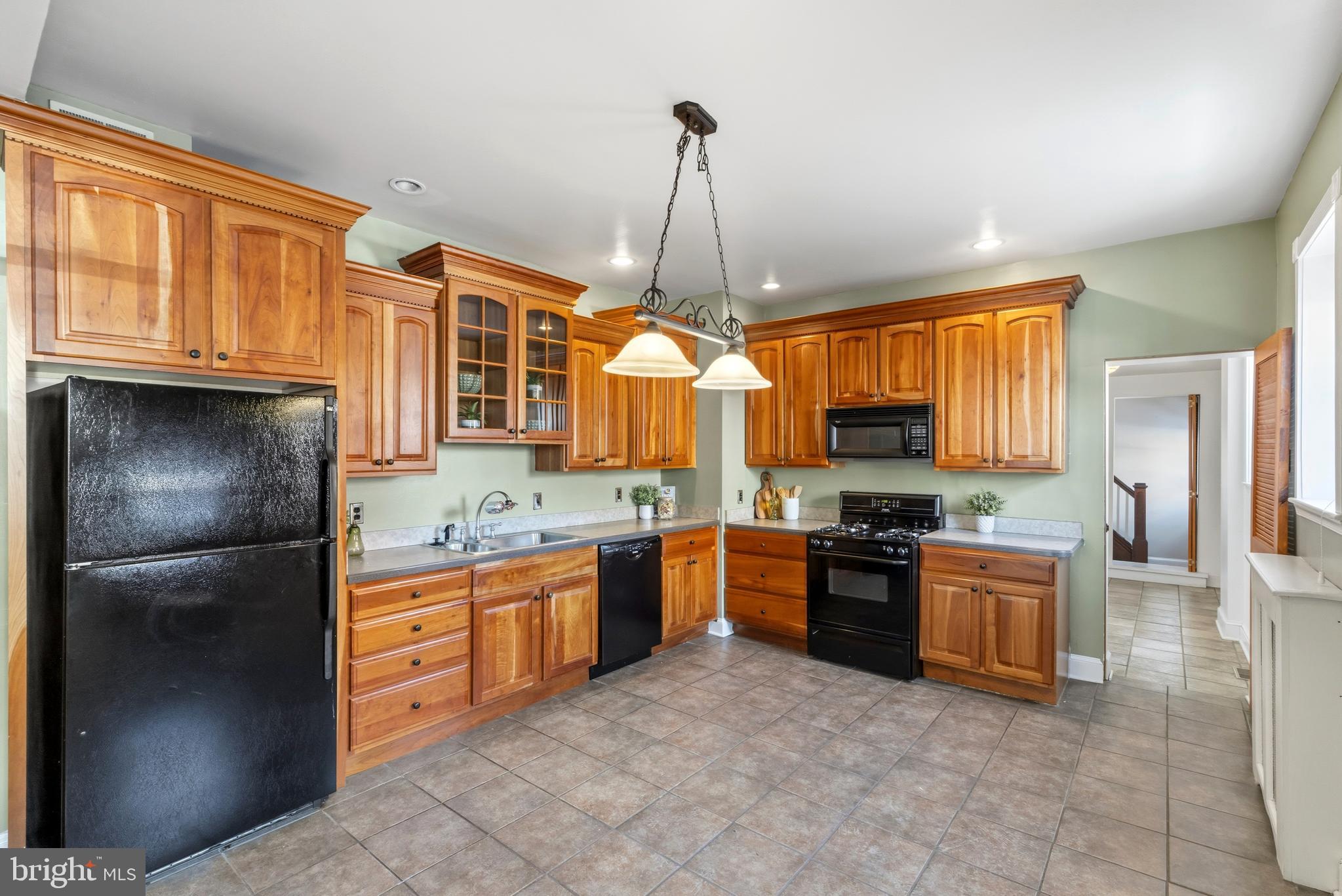 700 S ELLWOOD AVENUE