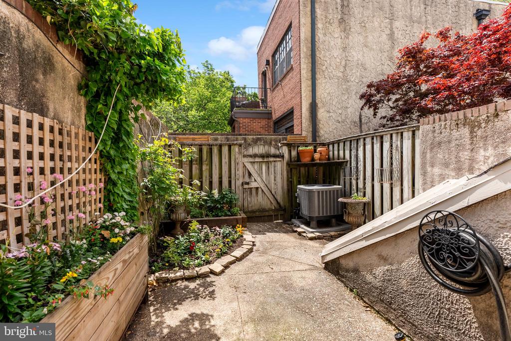 141 W MONTGOMERY STREET