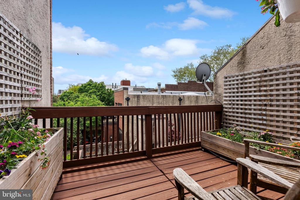 141 W MONTGOMERY STREET