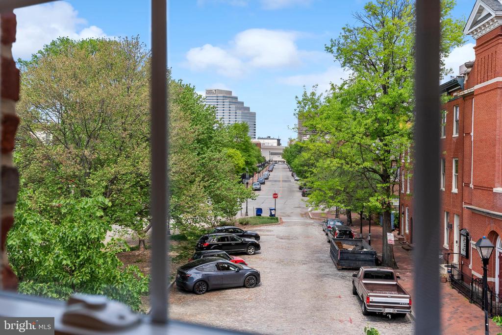 141 W MONTGOMERY STREET