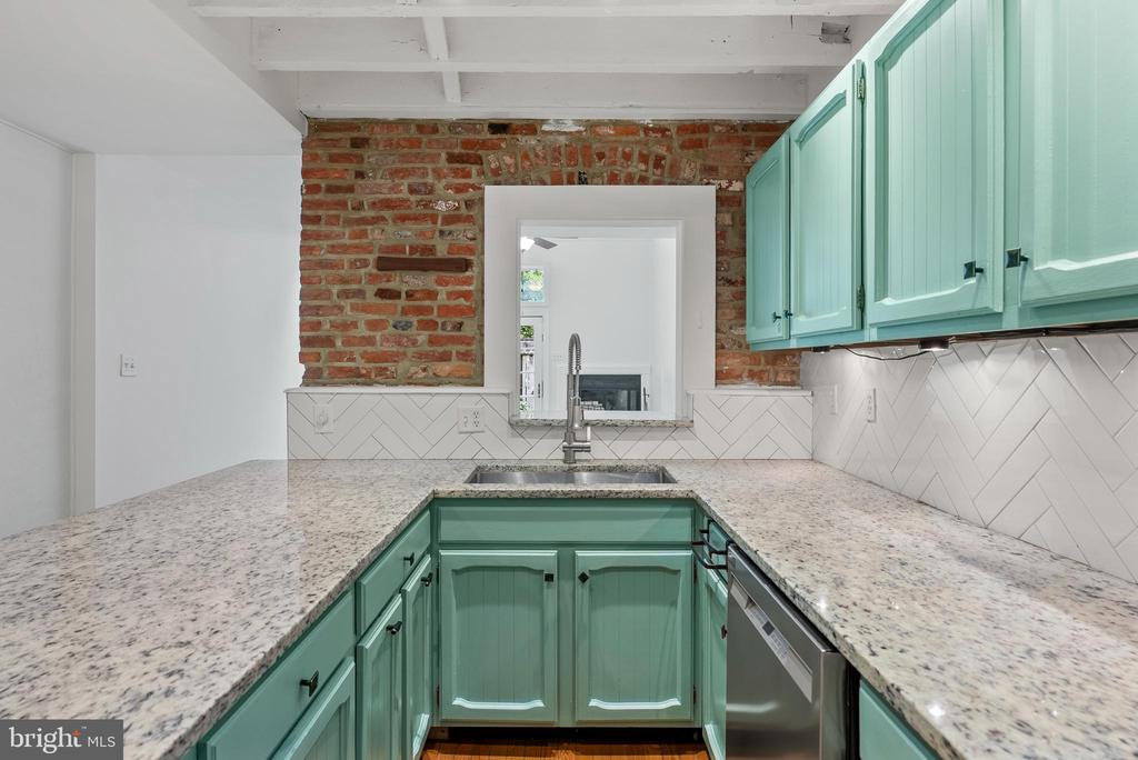 141 W MONTGOMERY STREET
