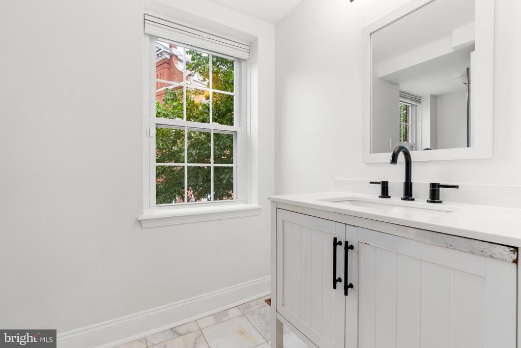 141 W MONTGOMERY STREET