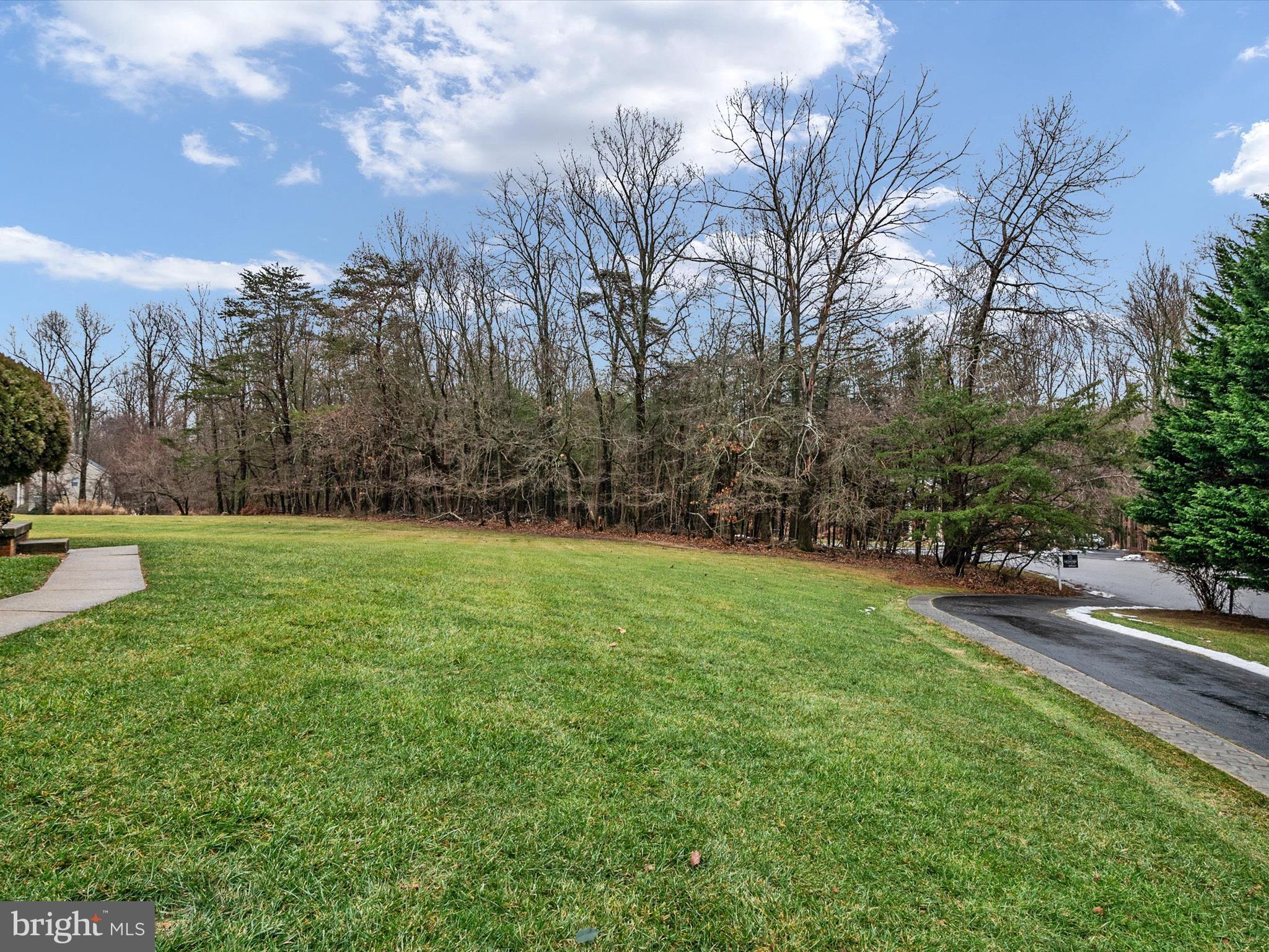 4 FOUNTAINHEAD COURT