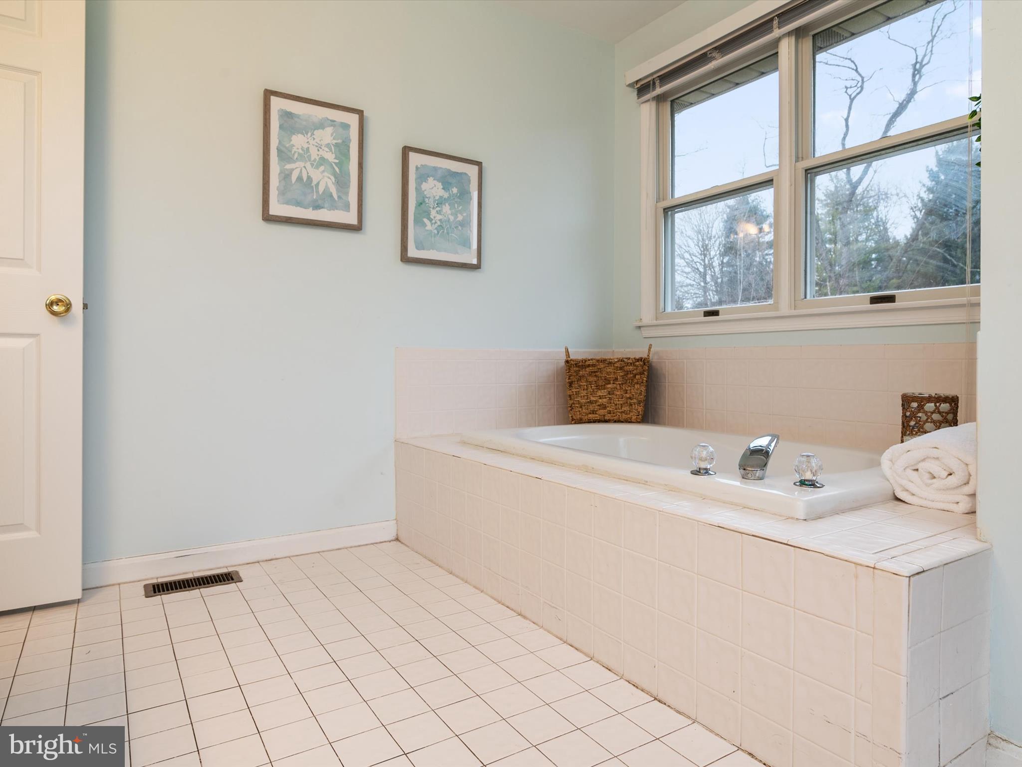 4 FOUNTAINHEAD COURT