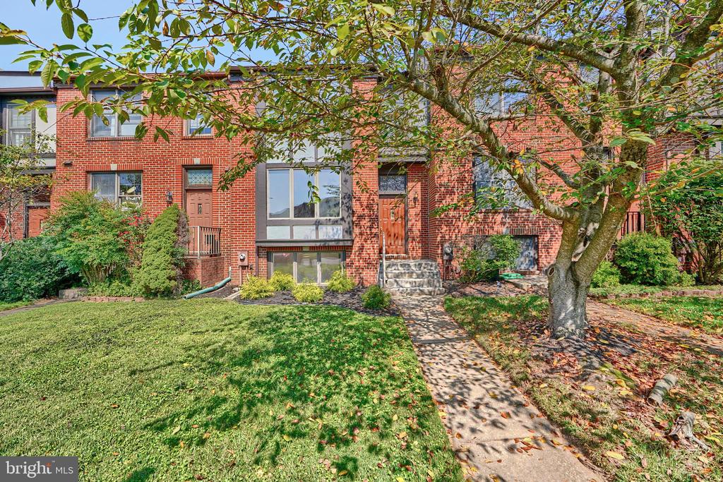 8 TUDOR COURT