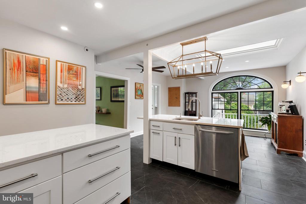 1600 W JOPPA ROAD