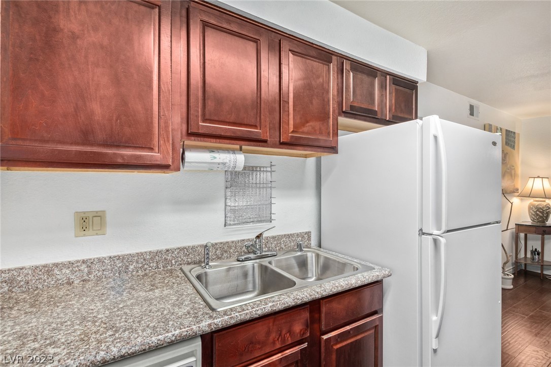 5260 River Glen Drive 262