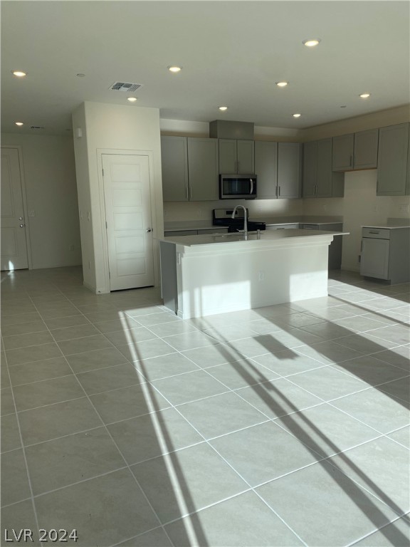 9943 Locking Biner Avenue