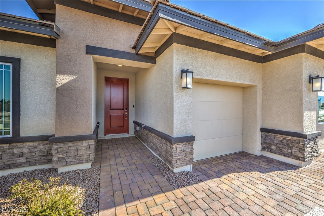 498 Copper Falcon Avenue