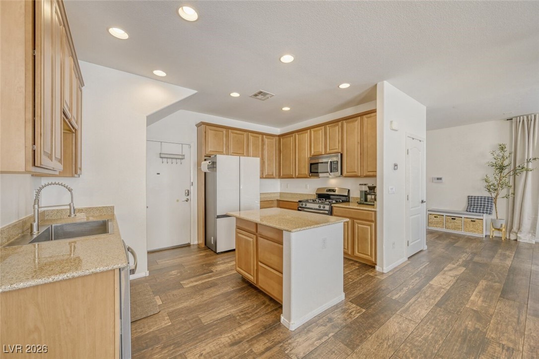 9305 Euphoria Rose Avenue