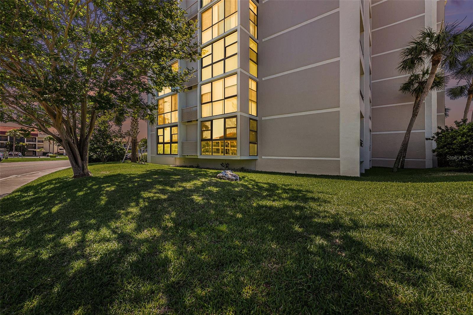 855 BAYWAY BLVD #104