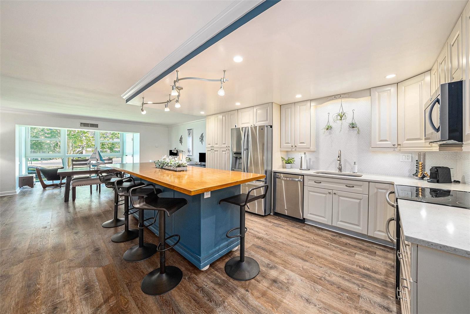 855 BAYWAY BLVD #104