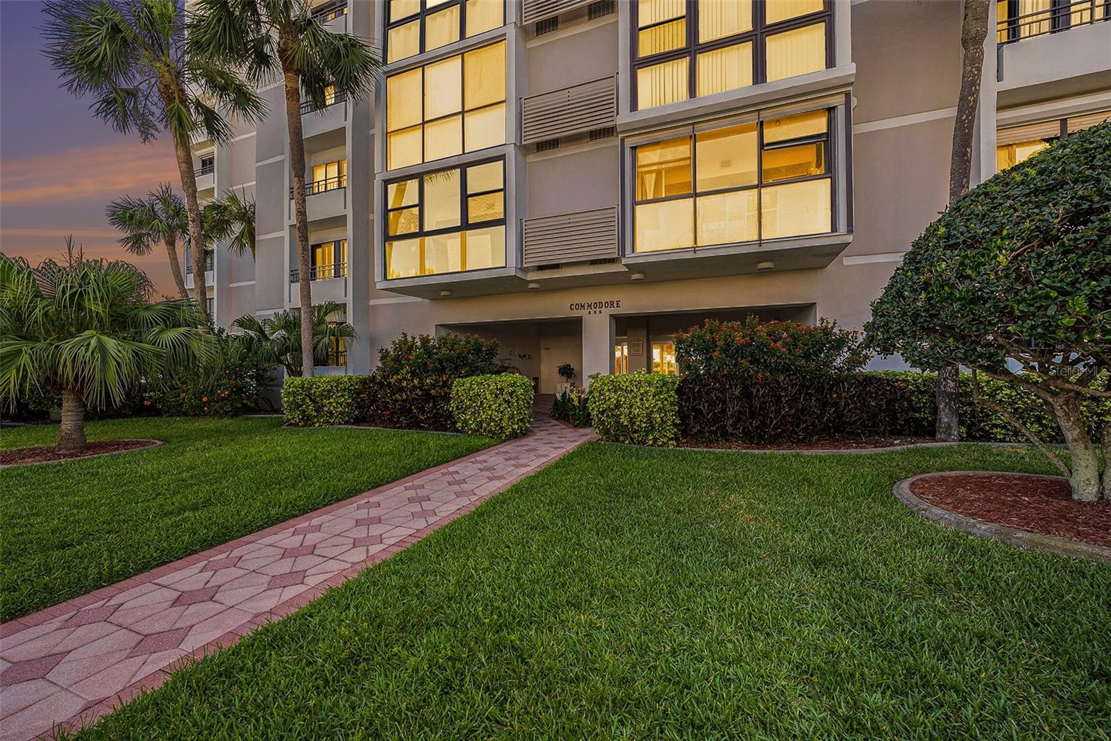 855 BAYWAY BLVD #104