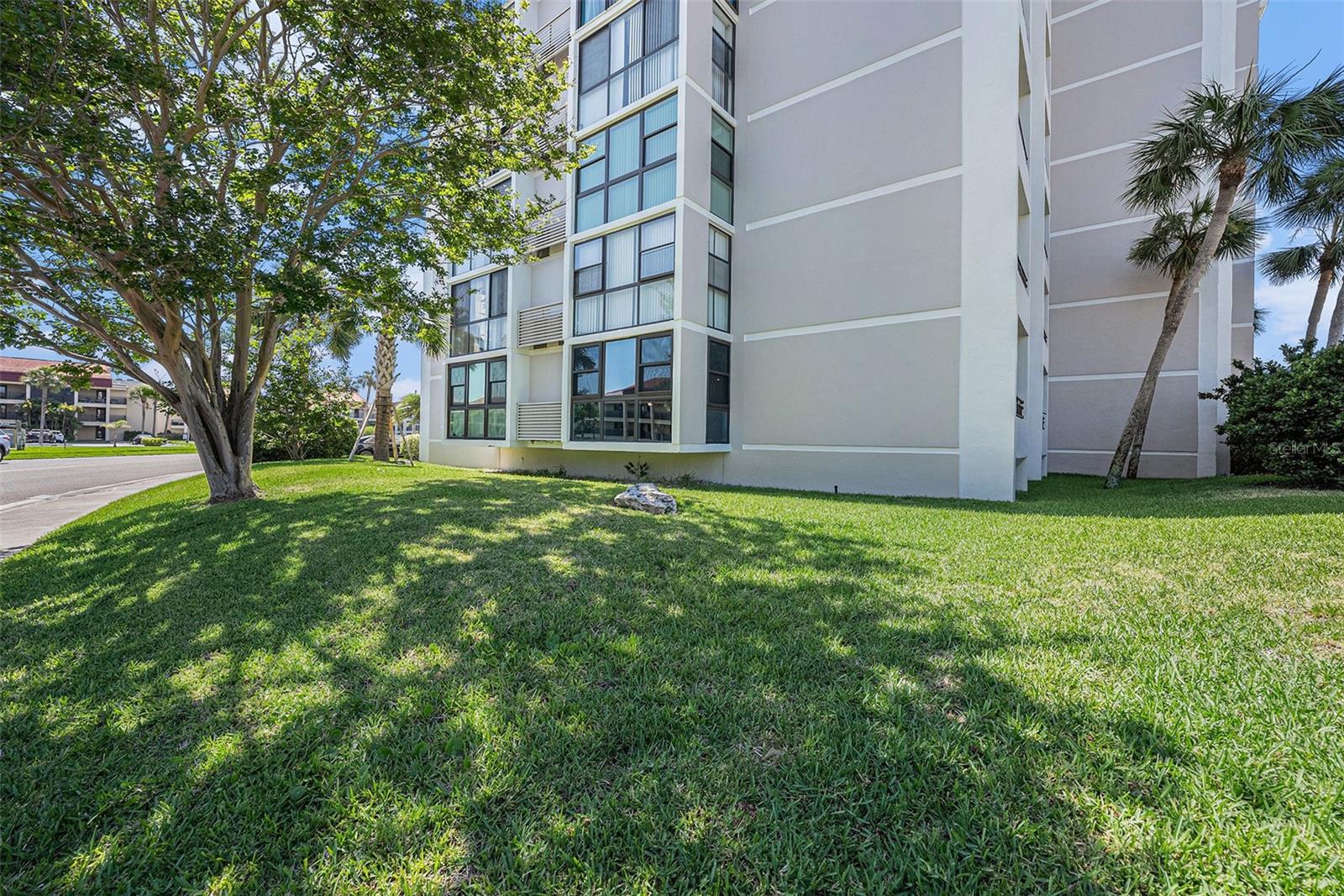 855 BAYWAY BLVD #104