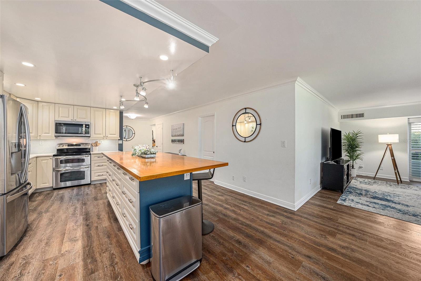 855 BAYWAY BLVD #104