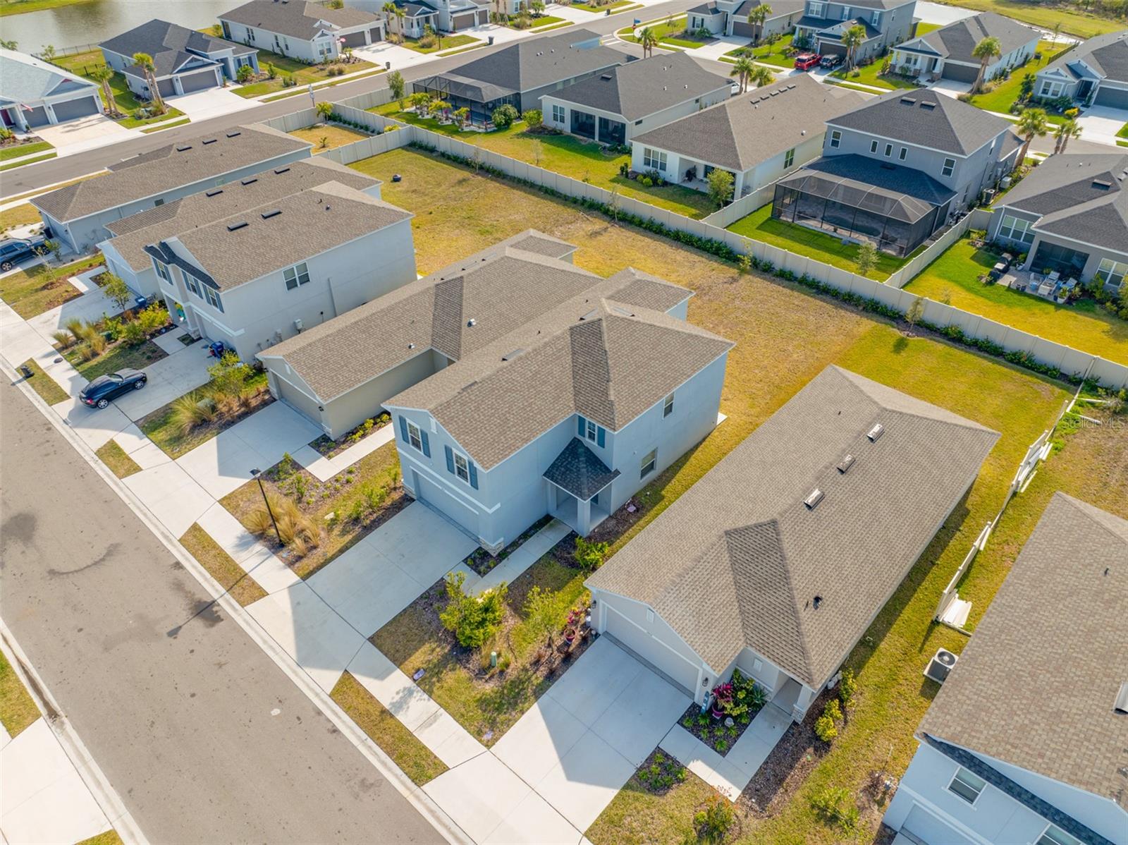 5913 LAURELCREST GLN