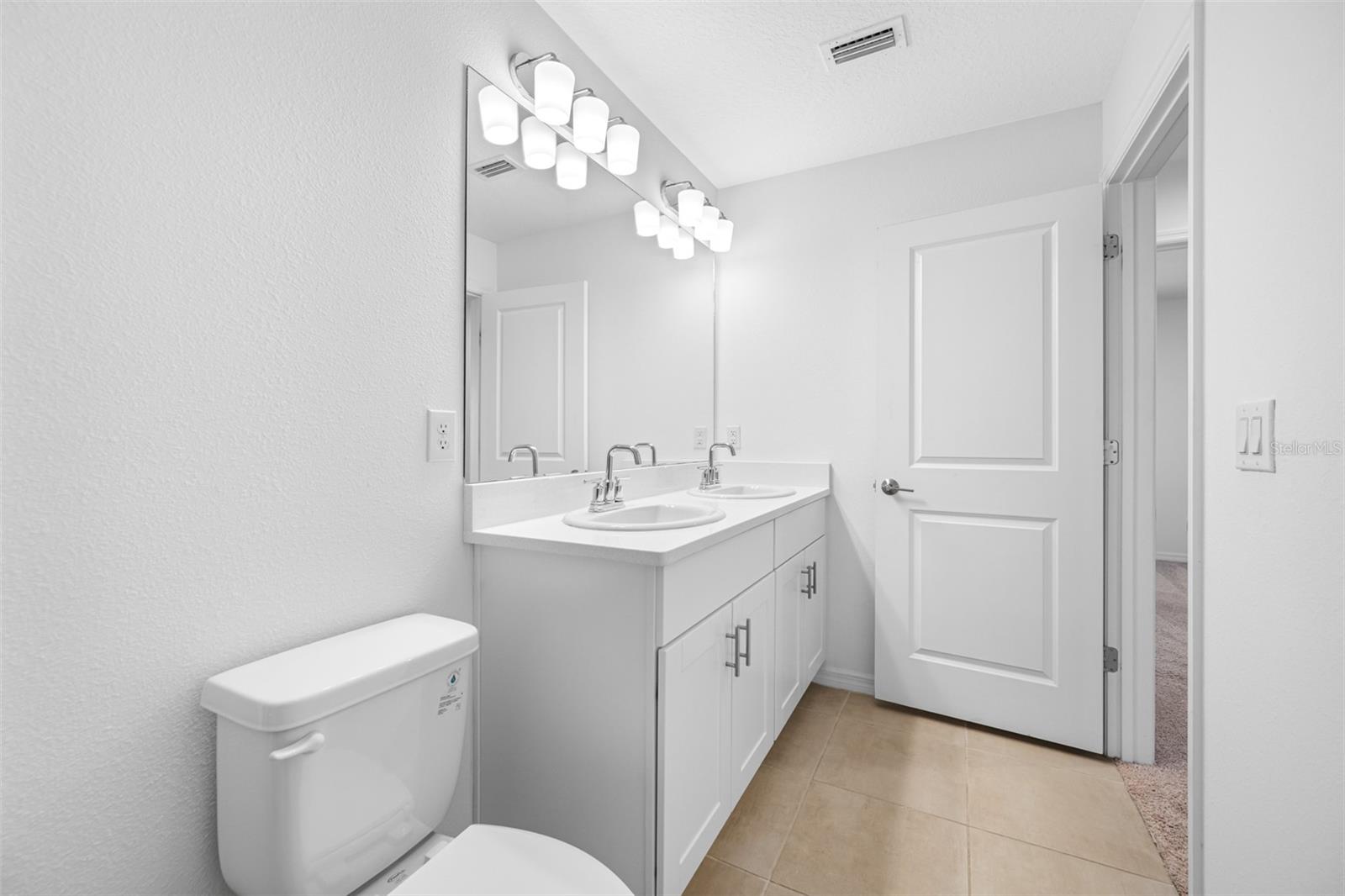 5913 LAURELCREST GLN