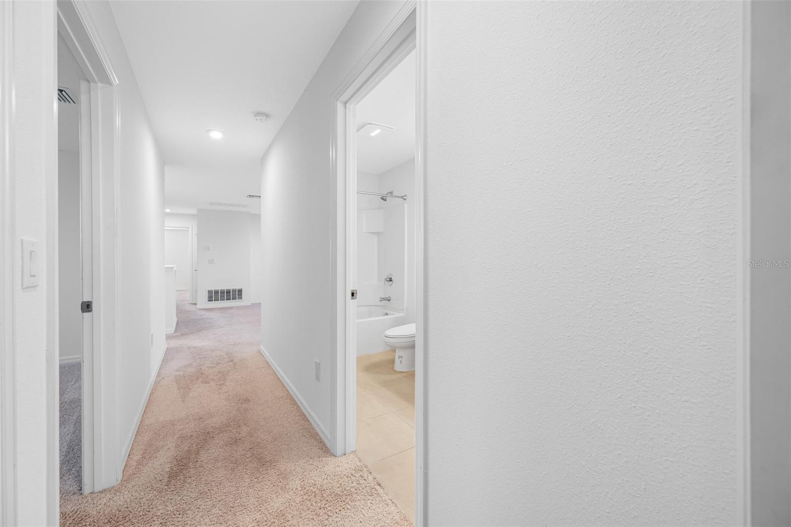 5913 LAURELCREST GLN