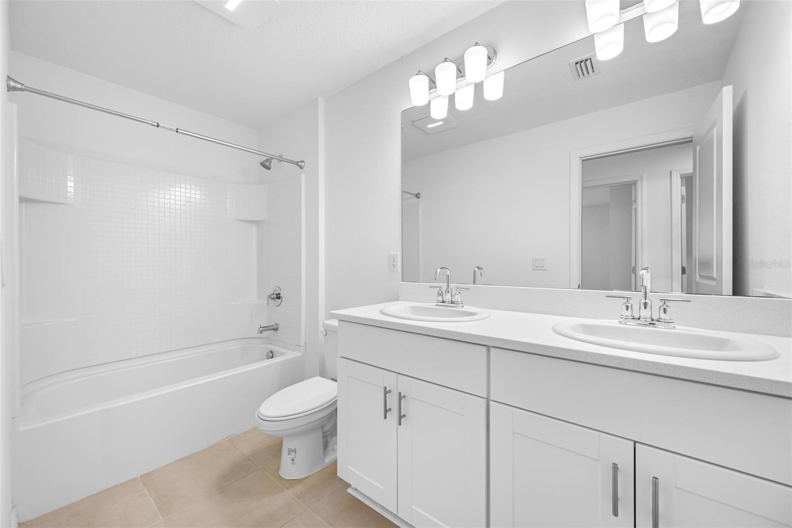 5913 LAURELCREST GLN