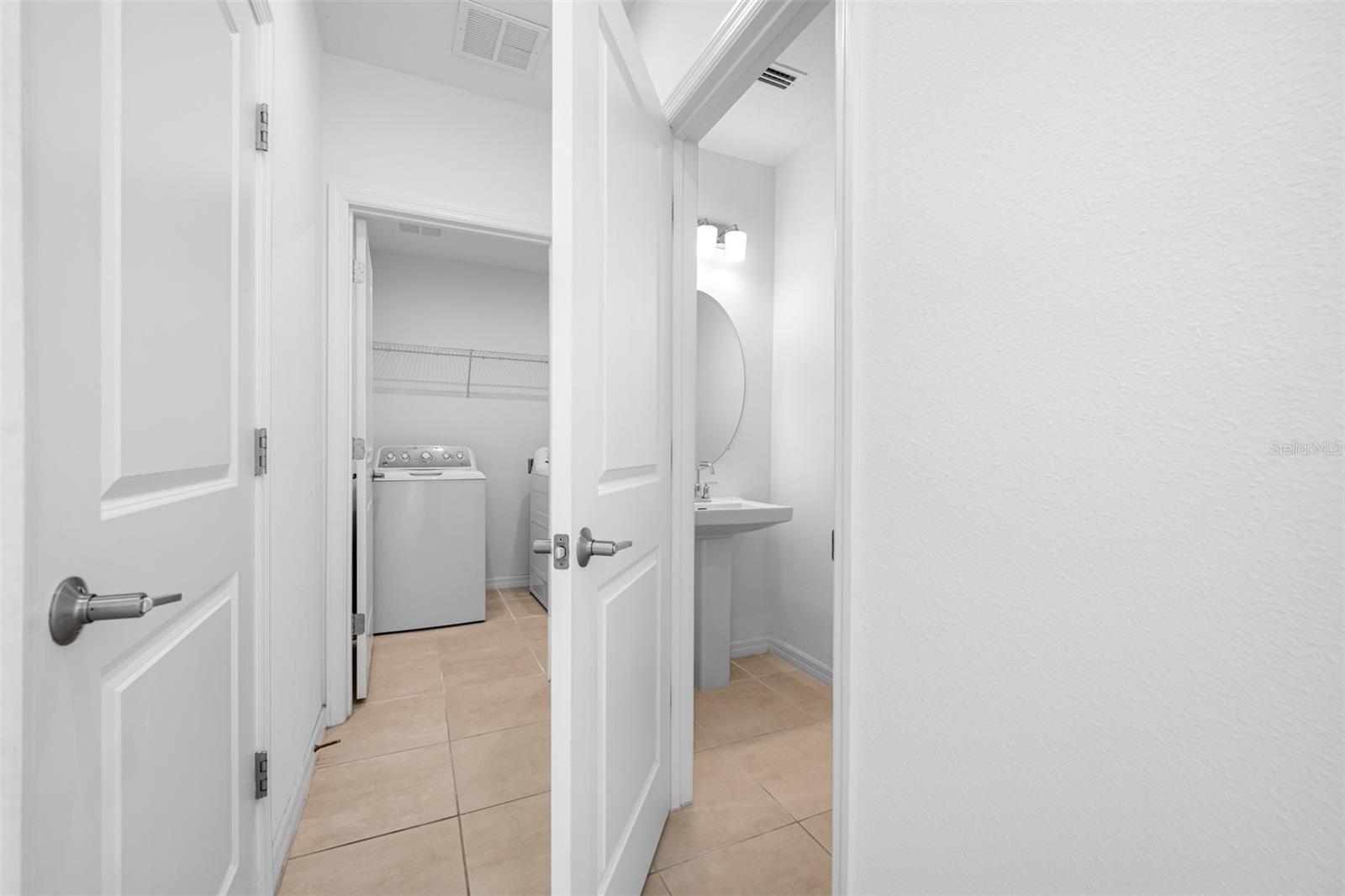 5913 LAURELCREST GLN