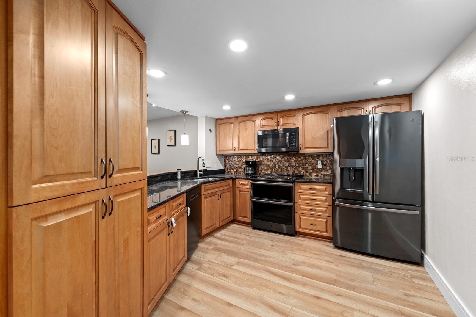 1919 WHISPERING WAY