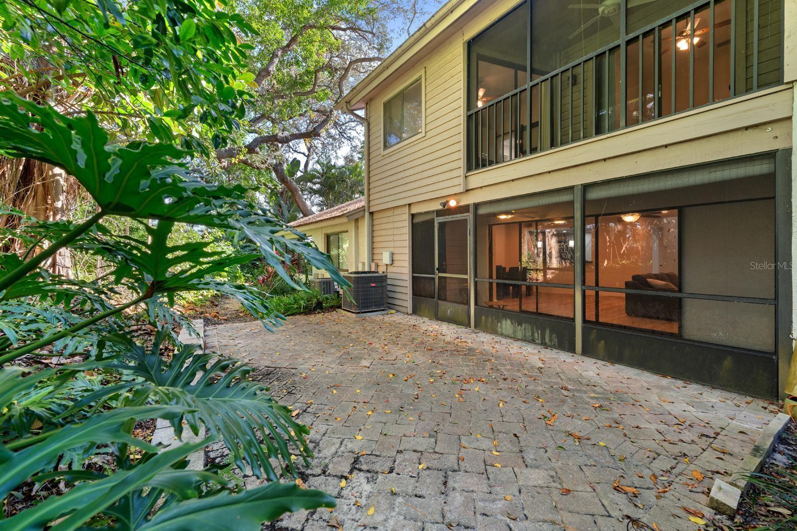 1919 WHISPERING WAY