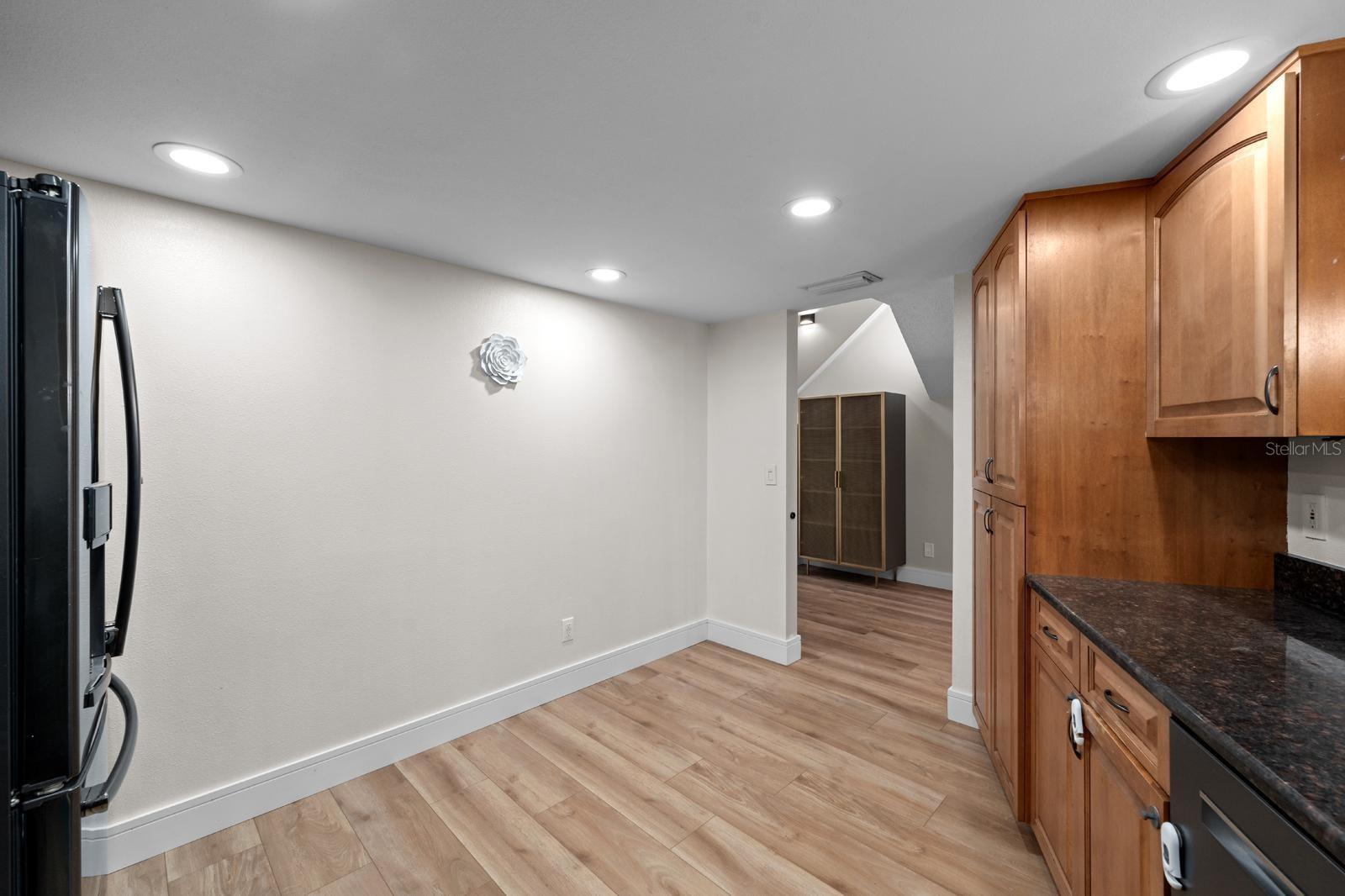1919 WHISPERING WAY