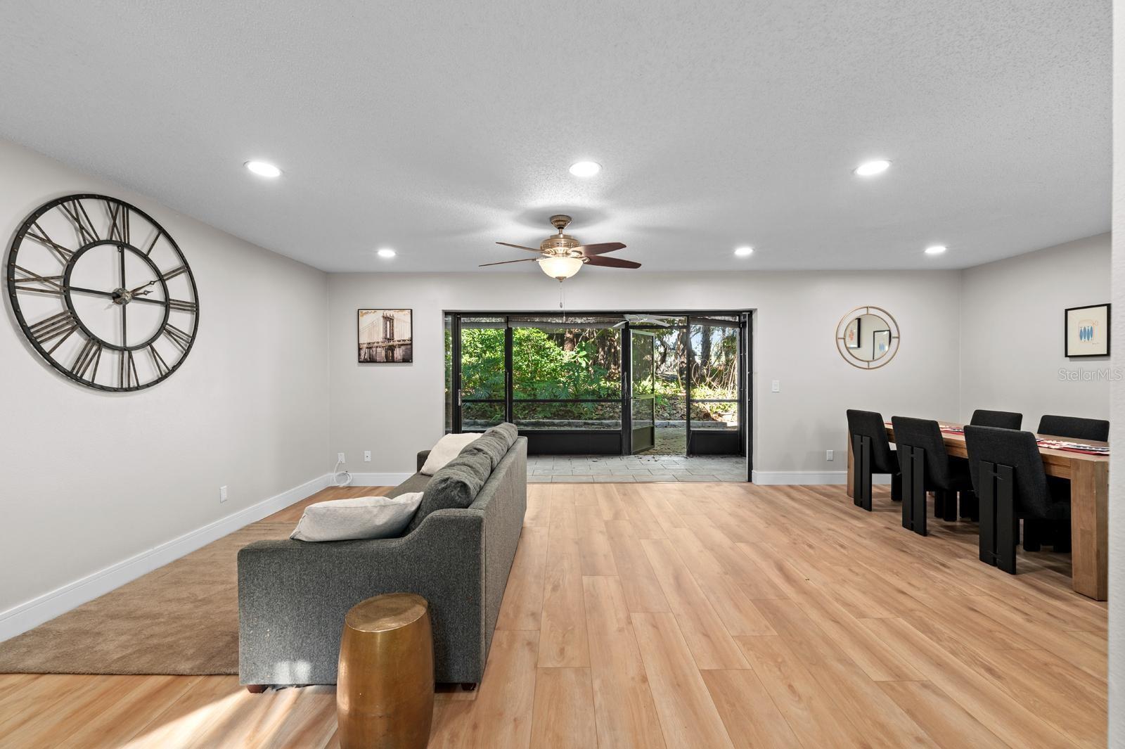 1919 WHISPERING WAY