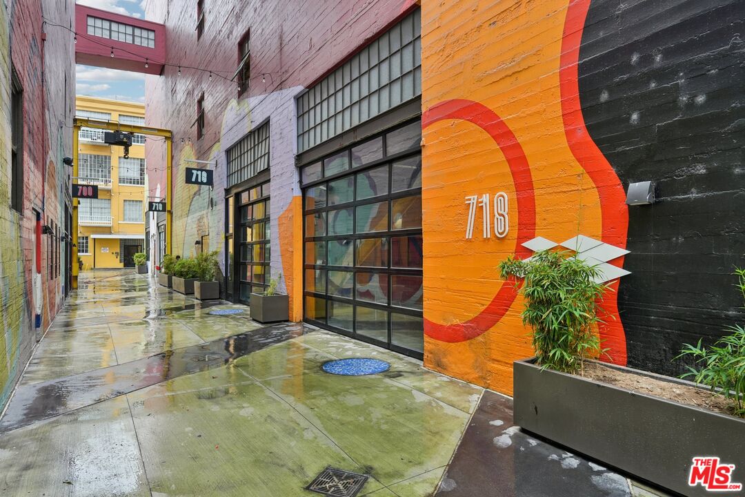 738 S Los Angeles St Unit: 302