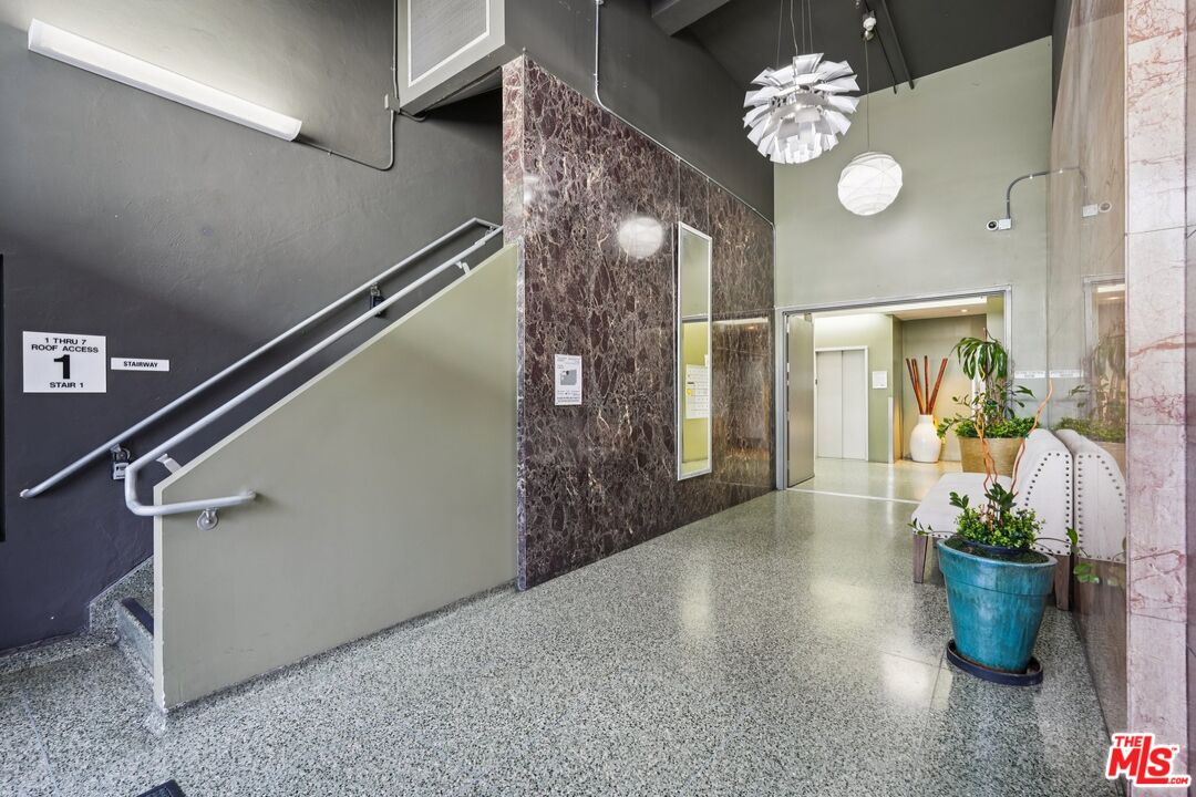 738 S Los Angeles St Unit: 302