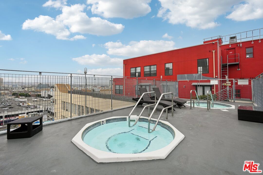 738 S Los Angeles St Unit: 302