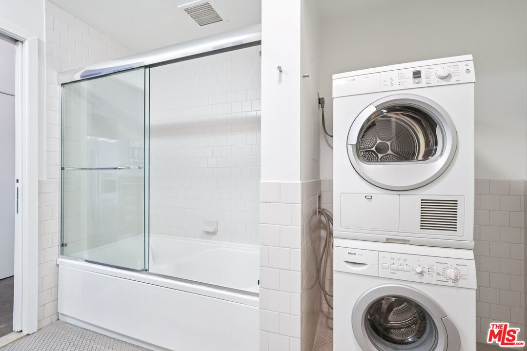 738 S Los Angeles St Unit: 302