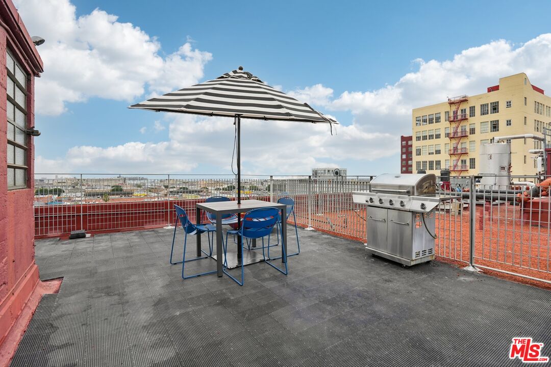 738 S Los Angeles St Unit: 302