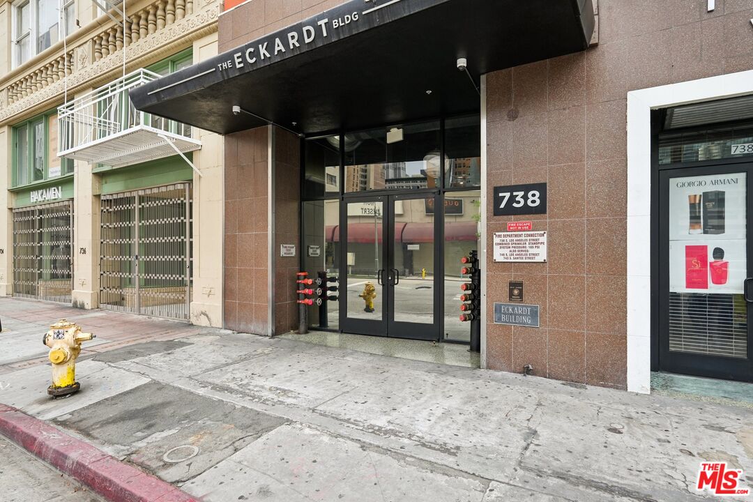 738 S Los Angeles St Unit: 302