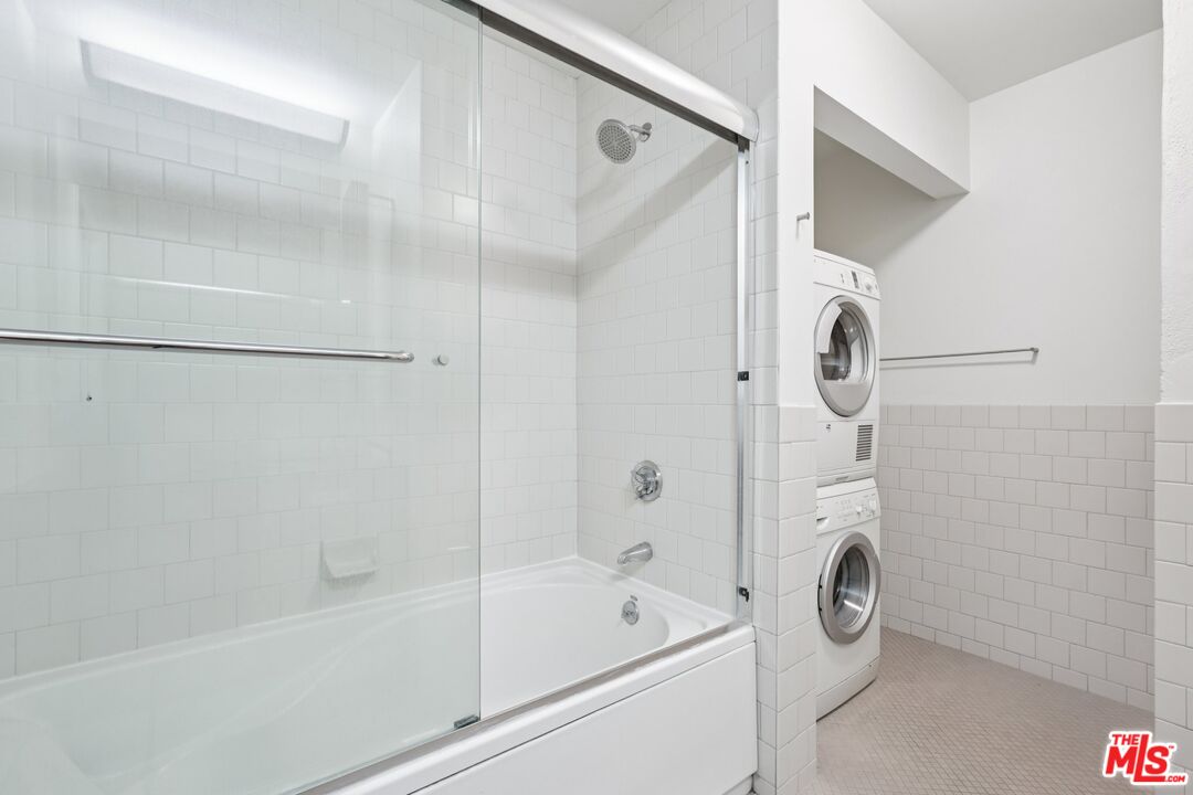 738 S Los Angeles St Unit: 302
