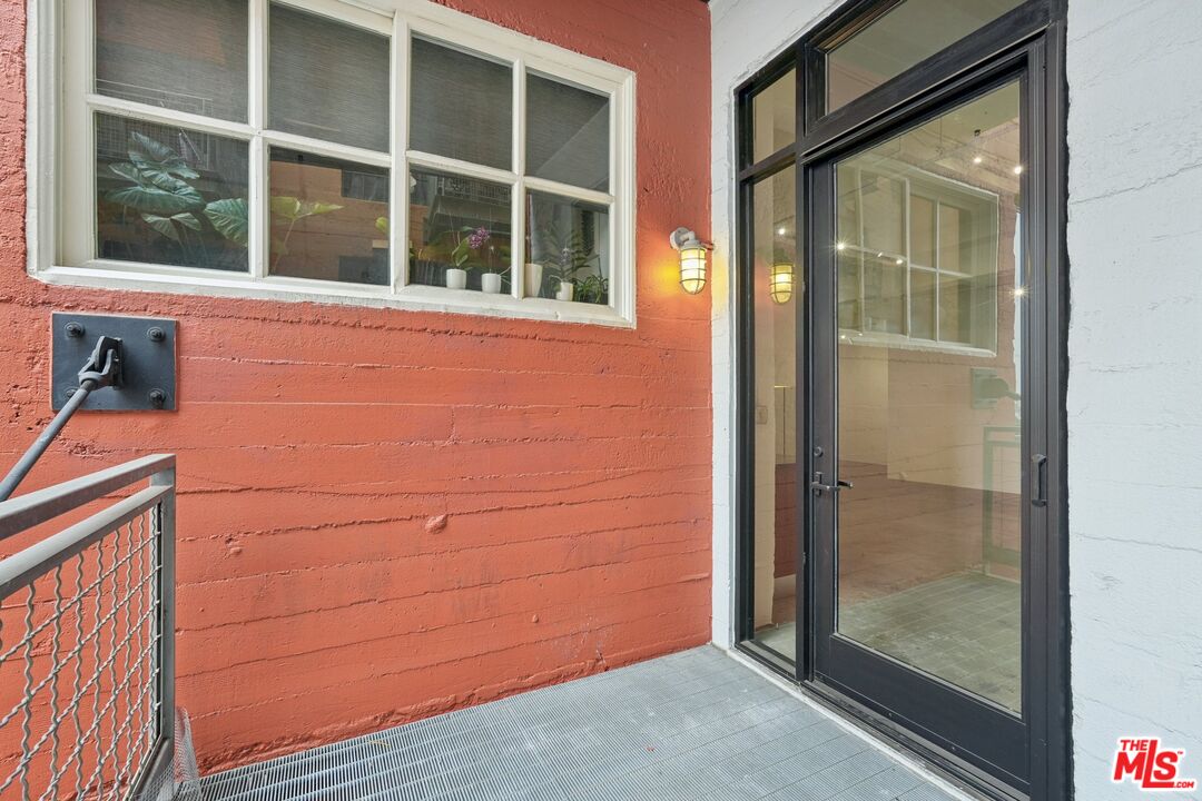 738 S Los Angeles St Unit: 302