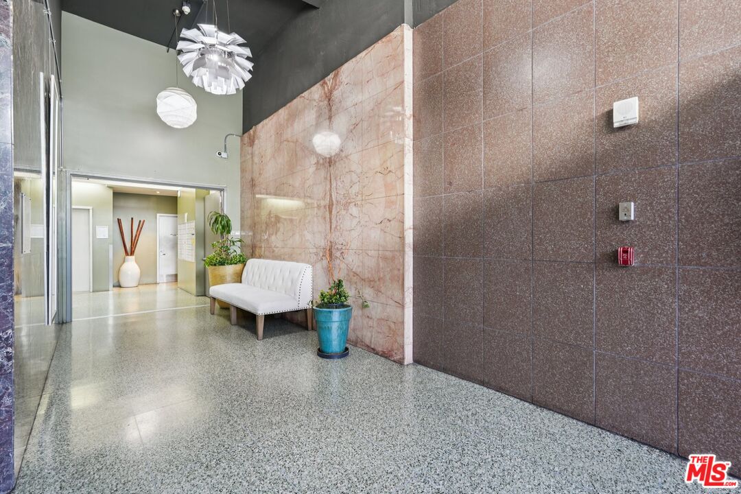 738 S Los Angeles St Unit: 302