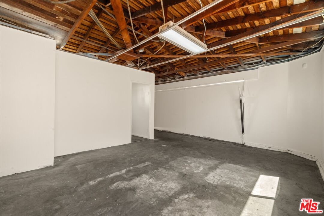 2800 Veteran Ave