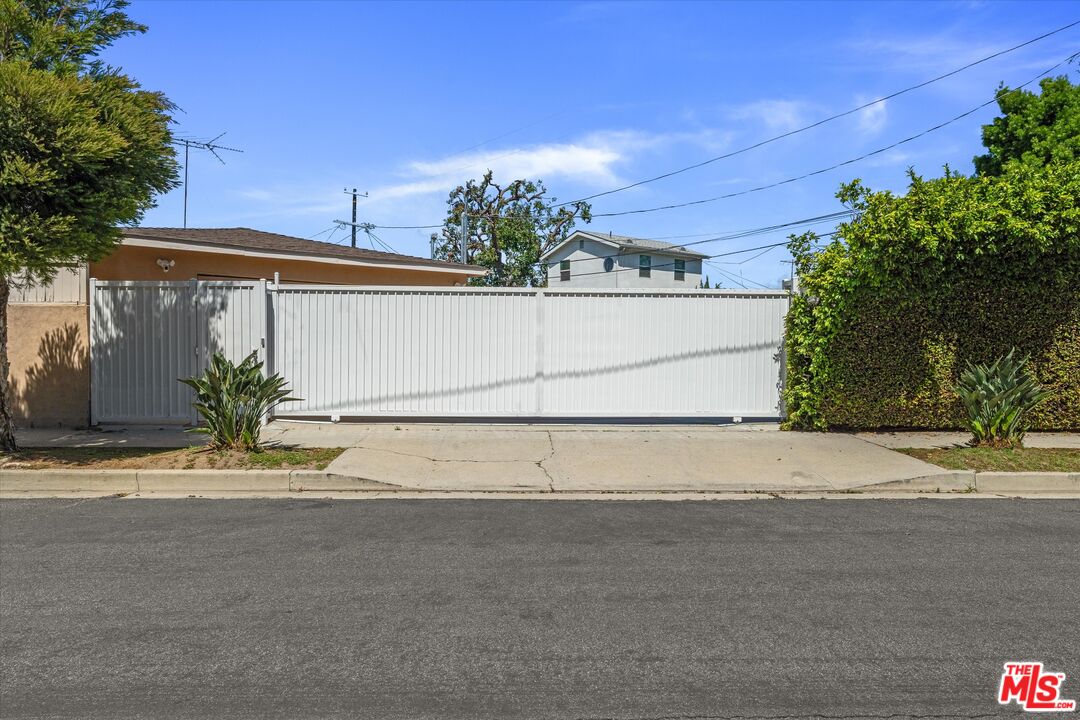 2800 Veteran Ave