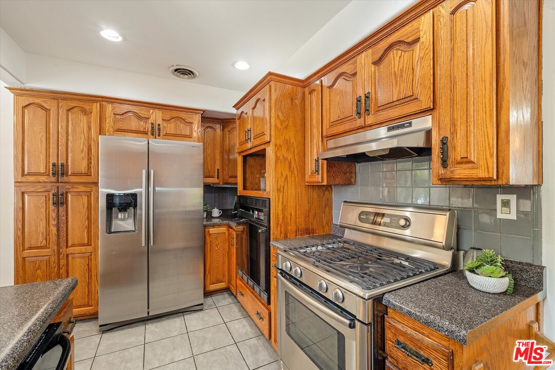2800 Veteran Ave